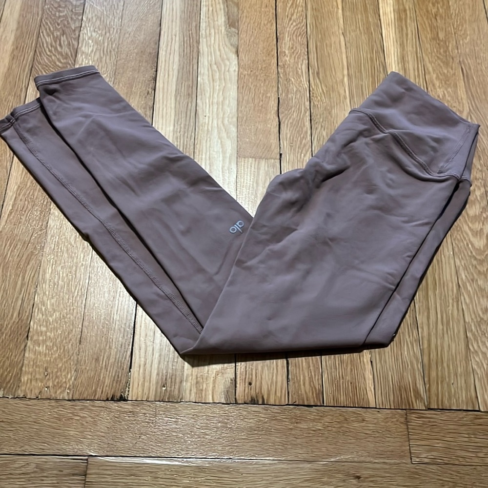 Pink alo yoga pants